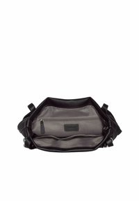 Sac à main en cuir noir ouvert pour montrer l'intérieur en tissu gris avec une poche zippée et deux compartiments ouverts.