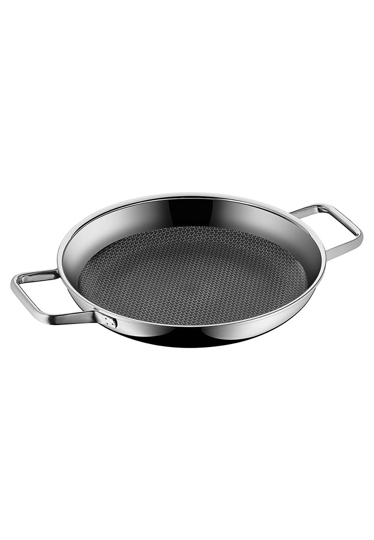 Edelstahl-Bratpfanne mit flacher, runder Form. Verfügt über ein strukturiertes, schwarzes Innere und zwei seitliche Griffe für einen sicheren Halt.