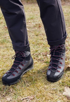 TRANGO TRK LEATHER GORE TEX - Bergschoenen - carbon/chili