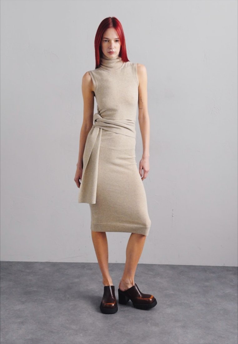 ワンピース Mm6 Maison Margiela Midi Dress MM6 Maison Margiela MIDI DRESS - Shift dress - oat/sand