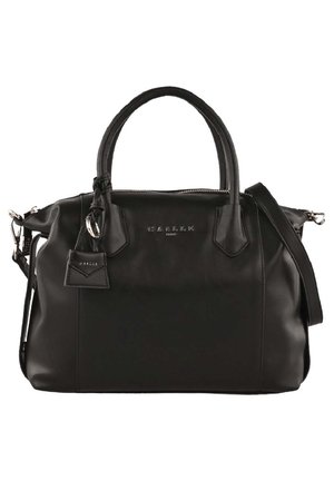 Czarna skórzana torebka z dwoma uchwytami, odpinanym paskiem na ramię, zamknięciem na zamek i małą dołączoną etykietą z metalowymi klamrami.