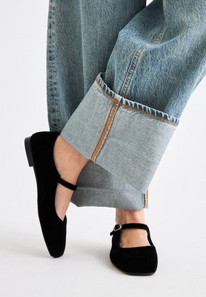 CELIA - Bailarinas con hebilla - black