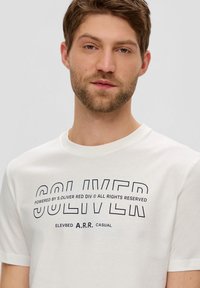 s.Oliver - T-shirt z nadrukiem