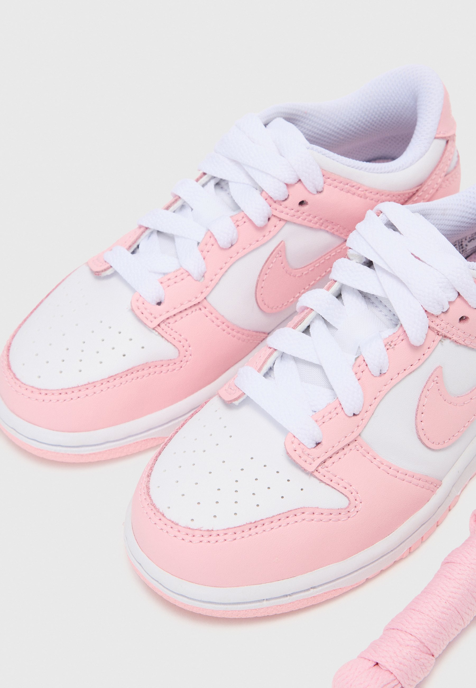 offwhite dunks pink