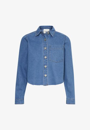 Jachetă din denim scurtă, de culoare albastră deschisă, cu închidere prin nasturi, guler ascuțit, buzunar pe piept și tiv desfăcut. Fabricată din material denim din bumbac.
