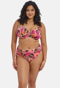 Ensemble de bikini avec imprimé floral rose et motifs animaliers. Haut de style soutien-gorge avec armatures, bas taille haute. Fabriqué en tissu extensible et lisse.