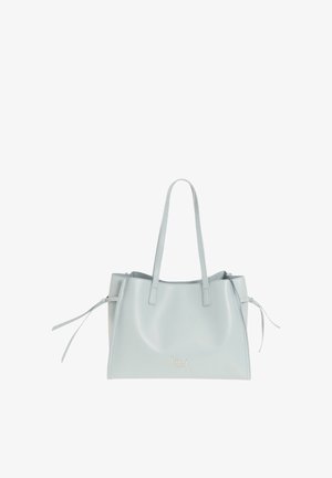 Borsa tote in pelle grigio chiaro con doppi manici, lacci laterali e un piccolo logo dorato centrato vicino alla parte inferiore frontale.