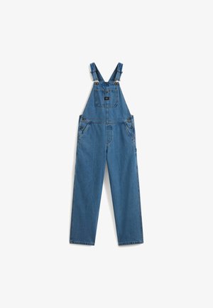 Siniset farkkukertahousut säädettävillä olkaimilla, etutaskulla, sivunapeilla ja suoralahkeisella mallilla. Sileä pinta, minimalistinen tyyli.