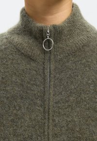 Selected Femme SLFSIA ZIPPER CARDIGAN  - Cardigan - khaki