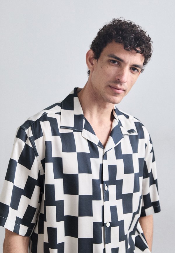 ELLIS STACK BRIDGE  - Shirt3