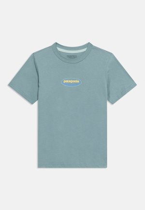 Short-sleeve blue-green Patagonia t-shirt with round neck and small yellow logo in an oval on the chest.