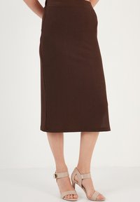SLIM FIT - Pencil skirt - brown
