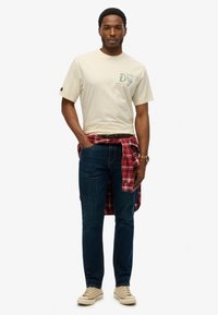 Superdry & Co TAP ROOM  - Camiseta estampada - dusty white