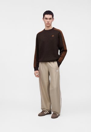 adidas Originals, CREW UNISEX - Пуловер - aurora coffee
