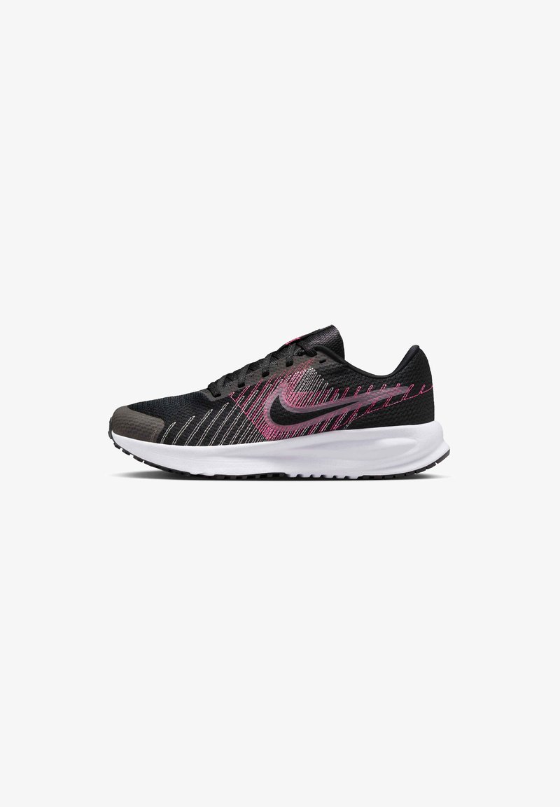 Zapatilla deportiva negra con acentos rosas, parte superior de malla transpirable, entresuela blanca y suela de goma texturizada. Presenta un diseño de cordones.