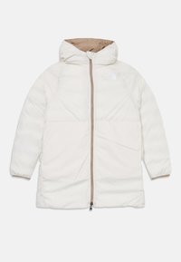 Gepolsterte weiße Jacke mit Reißverschluss, Kapuze und braunen Akzenten. Verfügt über gesteppten Stoff und ein Logo auf der linken Brustseite.
