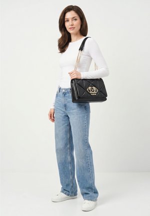 Love Moschino, EMBOSSED Q CROCO - Torba preko tijela - black
