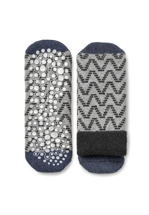 Graue Socken mit einem Zickzackmuster und einem dunkelblauen oberen Rand. Die Sohle verfügt über einen strukturierten Griff mit kreisförmigen und wellenförmigen Mustern für besseren Halt.