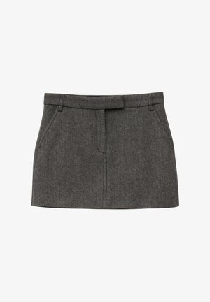 Grauer Minirock mit Struktur, geradem Schnitt, seitlichen Taschen und Gürtel schlaufen. Hergestellt aus einem Wollmischgewebe mit dezentem Fischgrätmuster.