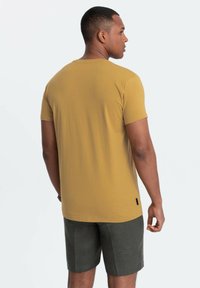 Ombre TSBS - Camiseta básica - mustard