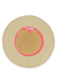 Chapeau de paille à large bord avec une texture tissée naturelle, orné d'une bande intérieure rose vif. L'étiquette intérieure indique "Billieblush."