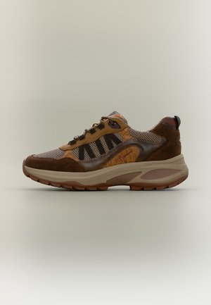 Tamaris, Sneaker low - brown comb