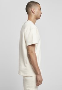 Urban Classics OVERSIZED - Navadna majica - whitesand