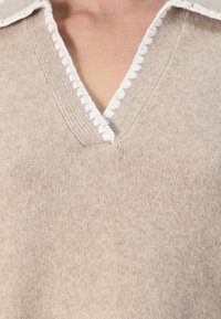 VILA Knitted V-neck - Pullover - beige