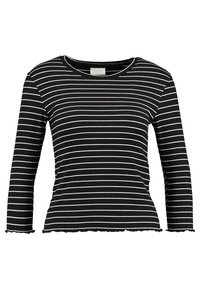 Stripad långärmad topp i svartvitt med ribbad textur, rund halsringning och volangdetalj vid fållen. Tillverkad av elastiskt tyg.