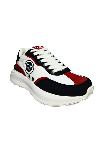 Baskets de sport blanches, noires et rouges avec une semelle épaisse et le logo "ICE ICEBERG" sur le côté, présentées sur un fond blanc.