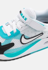 Nike Sportswear AIR MAX SOLO - Treniņu apavi - white/black/pure platinum
