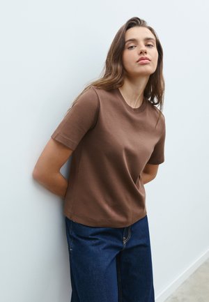 Stradivarius REGULAR FIT - Základné tričko - dark brown