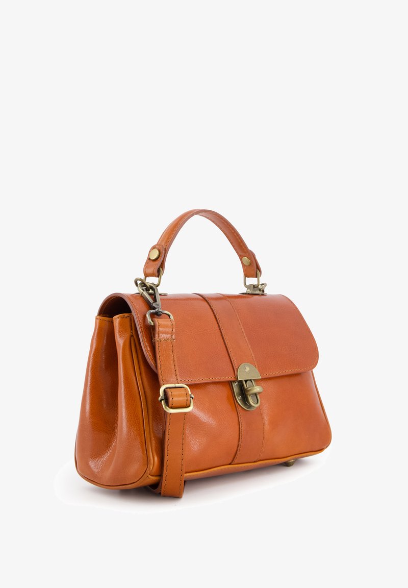 Sac à main en cuir brun avec un design structuré, doté d'une poignée supérieure, d'une bandoulière réglable et d'un fermoir en laiton à l'avant.