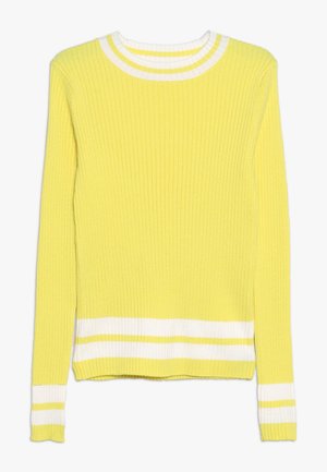 Pull jaune côtelé à manches longues avec doubles rayures blanches sur le col, les poignets et l'ourlet, présenté à plat sur un fond blanc.