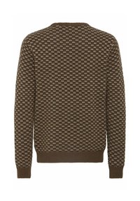 Pull en tricot marron avec un motif texturé, col rond, manches longues et poignets et ourlet côtelés. Le matériau semble doux et léger.