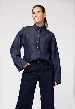 Blus - blue