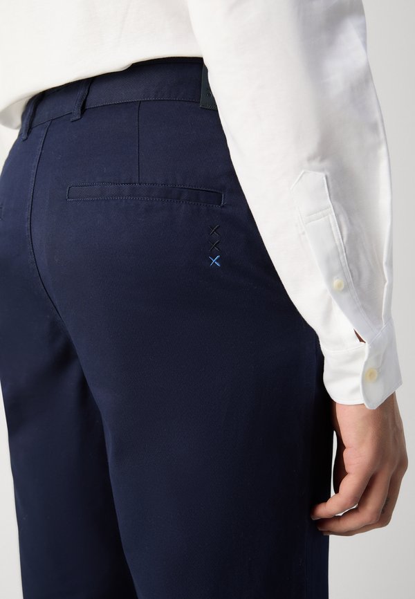 OTIS STRAIGHT FIT - Chinos2