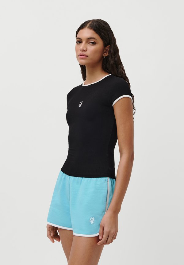 ELMIRA - Basic T-shirt2