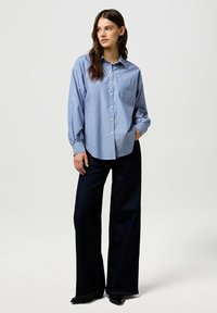 Wrangler LONG SLEEVE COOL - RELAXED FIT - Camicia - dusty blue