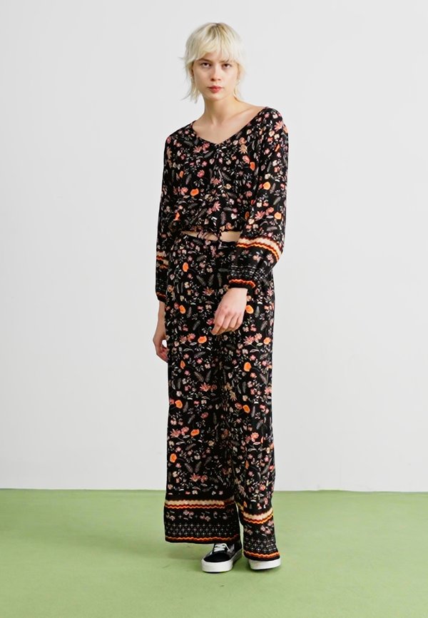 MIDNIGHT AVENUE BORDER - Trousers - anthracite kerala3