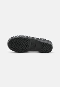 Sanita ORIGINAL FENJA OPEN - Zuecos - black