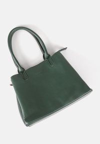 Dunkelgrüne Lederhandtasche mit zwei abgerundeten Griffen und dezent geprägtem Markennamen auf der Vorderseite, dargestellt vor weißem Hintergrund.