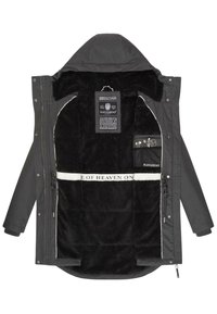 Manteau d'hiver noir avec capuche, doublure intérieure en polaire, cordons de taille ajustables et poche intérieure étiquetée pour les écouteurs et le téléphone.