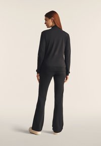 Freddy COLLO ALTO E LOGO CON PERLINE DORATE - Sudadera con cremallera - nero