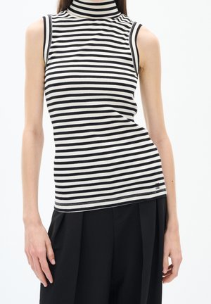 Staniczek bez rękawów w czarno-białe paski z wysokim kołnierzem, prążkowaną teksturą i dopasowanym krojem, z metką logotypu na dole.