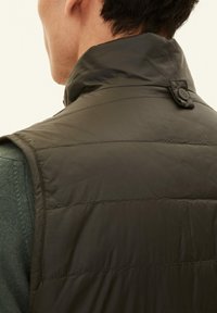 Oscar Jacobson PADDED - Weste - rosciola green