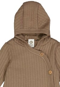 Brauner, gerippter Baby-Hoodie mit gefütterter Kapuze, Holzknopfverschluss und weichem Baumwollmaterial. Mit einem Etikett mit der Aufschrift "müsli".