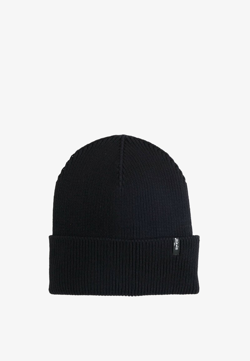 Gorro tipo beanie de punto negro con puño doblado y pequeña etiqueta blanca con el logo de Levi's en el lateral, sobre un fondo blanco liso.