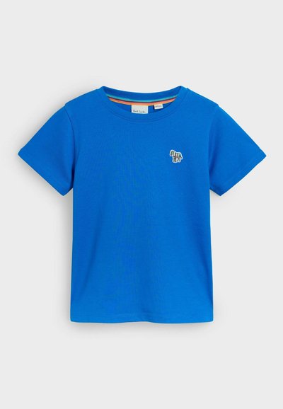 Blå bomulds t-shirt med rund halsudskæring og korte ærmer. Har en lille flerfarvet stribet elefant broderi på brystet.