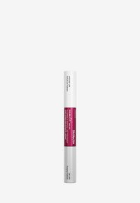 Lippenbehandlungstube mit einem weißen Deckel und rotem Körper, mit einer silbernen Basis. Der Text enthält Produktdetails in klarer Schrift.